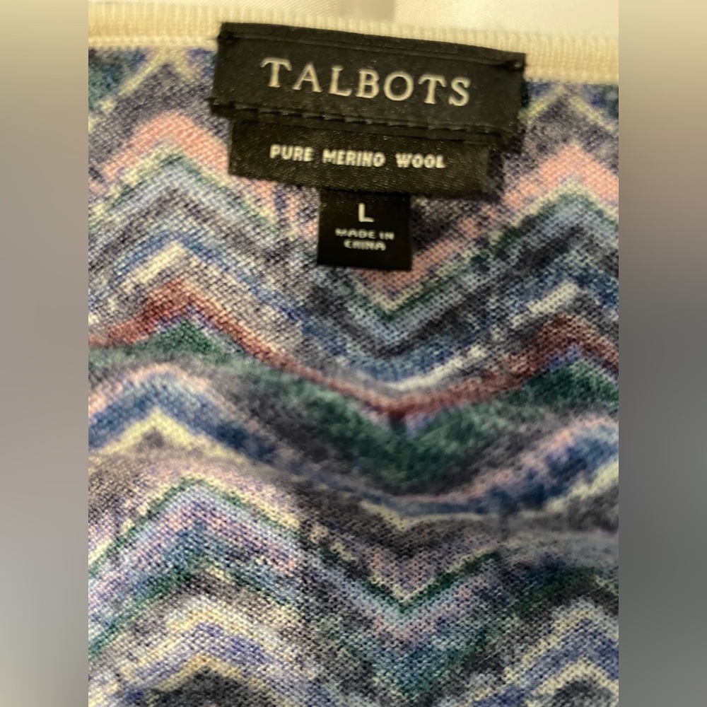Navy and White Chevron Pattern on this 100% Merino Wool Sweater - Picture 5 of 7